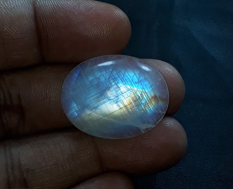 oval shape 33 cts, AAA quality smooth cabochon design stone natural rainbow moonstone loose stone 1 pice multi fire size 21x28x8 mm