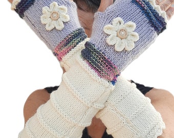 Mitaines longues taille unique/mitaines tricotées main laine et fleurs au crochet/mitaines uniques écru et multicolore