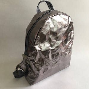 SnapPap Urban Bag "Shiny  Silver", Urban backpack, Washable Paper Bag, Vegan Bag, Schoolbag , Leather-like Paper, Notebook bag,