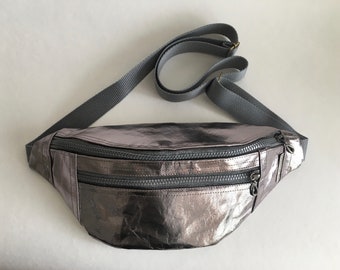 Bauchtasche, "Shiny Dark Silver" SnapPap, Urban Crossbody, Waschbare Papiertasche,