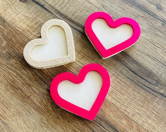 Heart-shaped boxes made of bead mat / bead mat display