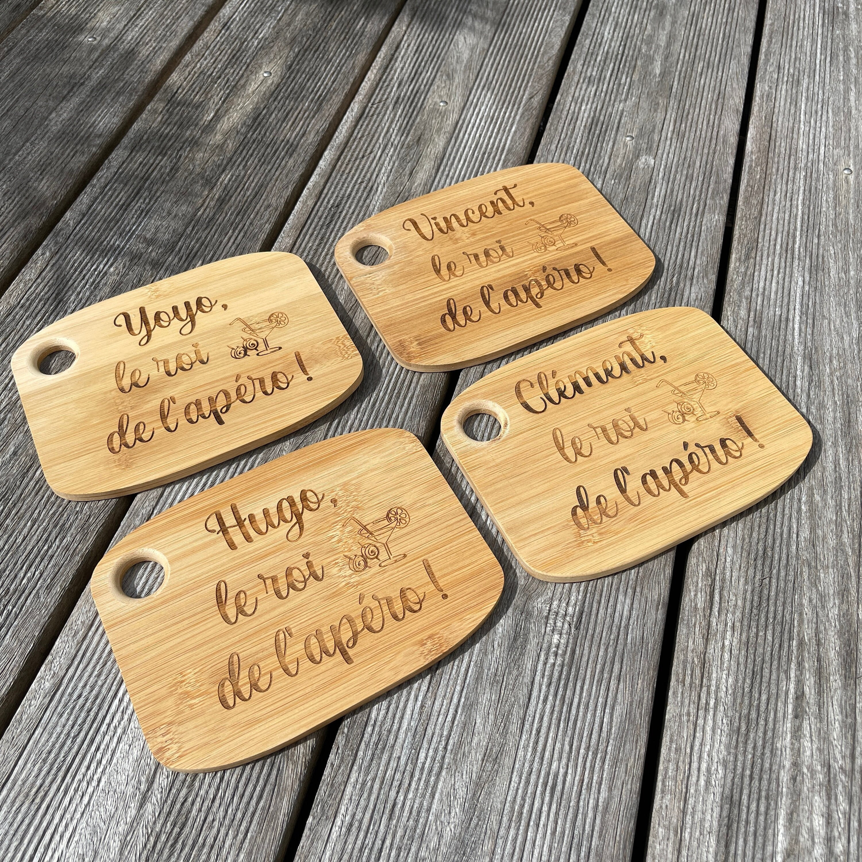 Planche à Découper En Bois Personnalisable - Gravure Laser Texte/prénom/signature - 25x30 Cm - Idée Cadeau Unique Cuisine/apéro