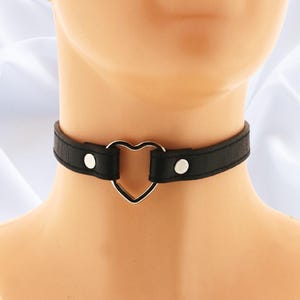 Gothic vegan leather heart choker collar, adjustable black choker, goth punk rock choker, black fashion faux leather