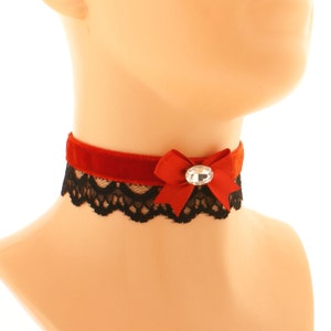 Velvet Lace Choker: Gothic Victorian Jewelry with Red Heart