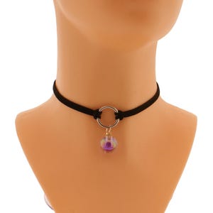 Naszyjnik choker z czarnej skóry wegańskiej z okrągłym pierścieniem: kulka szklana, ręcznie robiony, rozmiar XS - 3XL