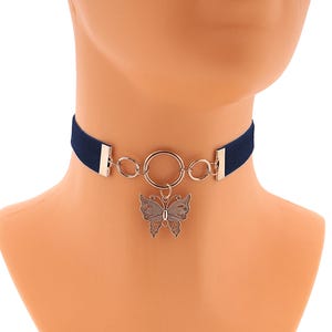 Collana girocollo sottile in velluto blu con ciondolo a farfalla vittoriano, colletto regolabile