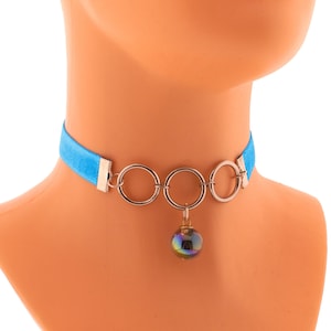 Choker in velluto blu: collana con ciondolo a sfera in vetro vittoriano