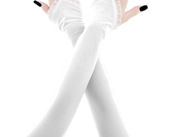 Puede incluir: Guantes largos blancos sin dedos con un delicado ribete de encaje en la muñeca. Las mangas largas se extienden por el brazo. El fondo es blanco.