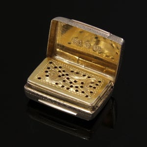 Victorian Silver Vinaigrette by Edward Smith Birmingham 1862