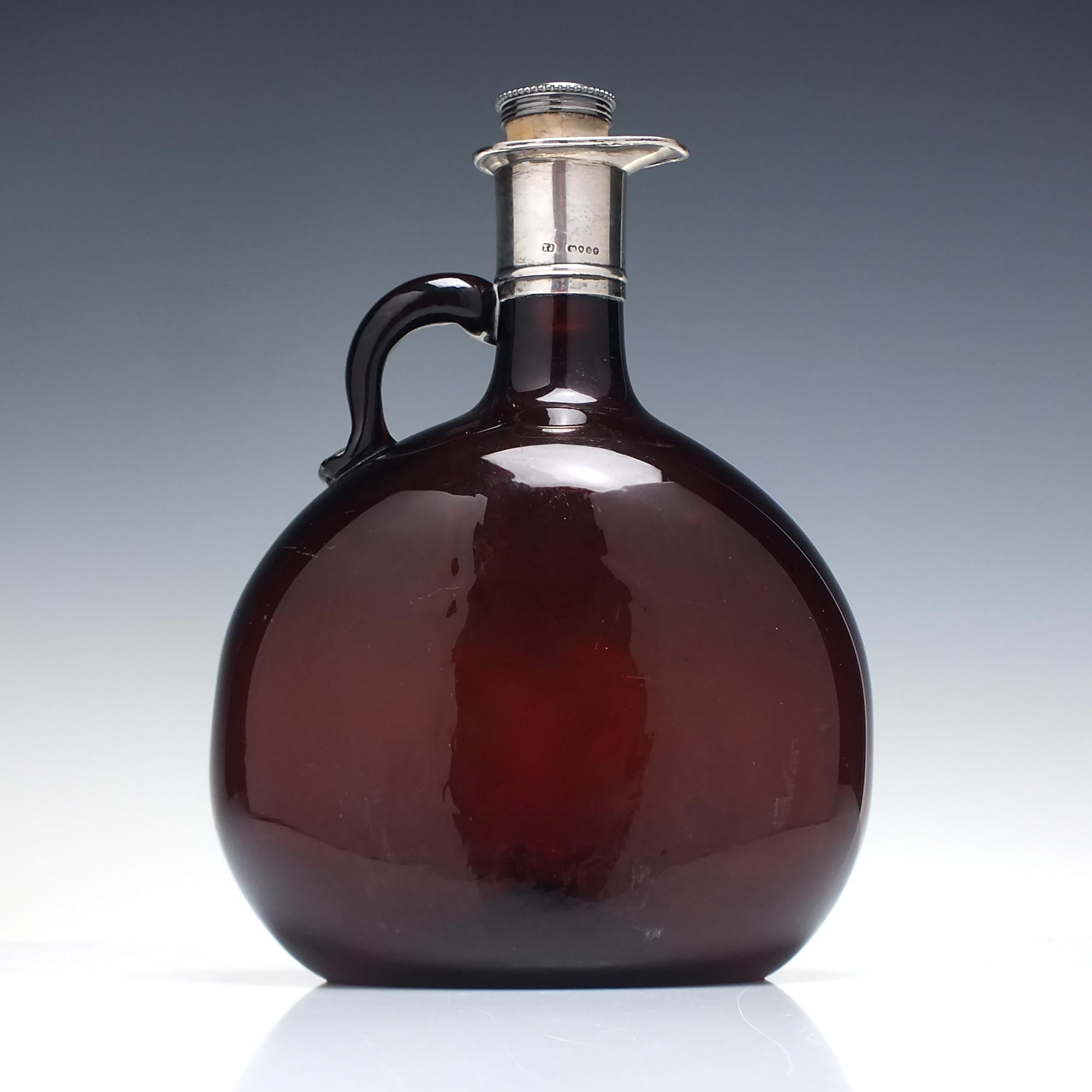 ビクトリア朝の琥珀色のガラスのフラゴンまたはデキャンタ、純銀製の