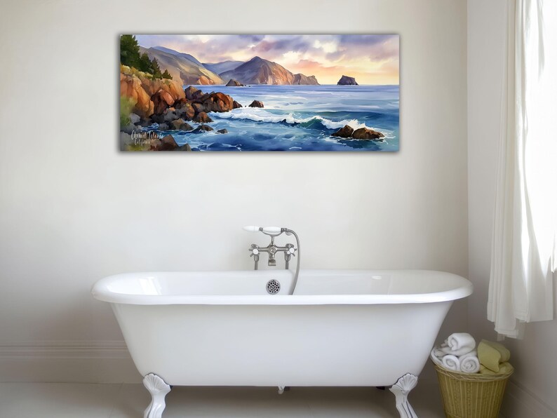 K&ouml;nnte beinhalten: Ein rechteckiges Landschaftsgem&auml;lde zeigt eine K&uuml;stenlandschaft mit Felsen, Meereswellen und einem Sonnenuntergang. Das Kunstwerk wird &uuml;ber einer wei&szlig;en Badewanne mit L&ouml;wenf&uuml;&szlig;en pr&auml;sentiert.