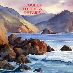 K&ouml;nnte beinhalten: Aquarellmalerei einer K&uuml;stenlandschaft mit felsiger K&uuml;ste und Bergen im Hintergrund. Das Kunstwerk zeigt Blau-, Braun- und Oranget&ouml;ne, mit dem Text "CLOSEUP TO SHOW DETAILS" in Rot.