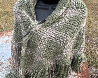 Hand woven alpaca shawl with fringe. 20% Alpaca  plus Acrylic. Chunky yarn. FREE SHIPPING