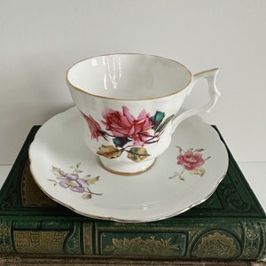 Vintage Royal Windsor Fine Bone China Cup and Saucer Set/English China/Tea Party/Wedding/Shower