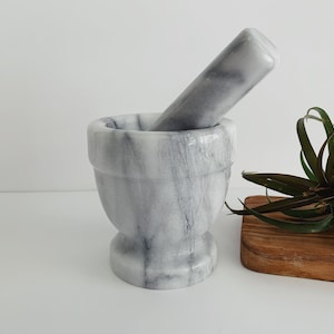 Vintage Marble Mortar and Pestle/Farmhouse Kitchen/Cottage Kitchen/Retro Kitchen