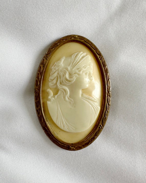Broche Camée Ancienne En Argent Et Celluloïde Avec Marcassites - État D'occasion, Style Vintage