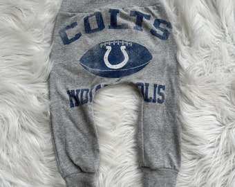 Pantalon de jogging sarouel pour bébé fabriqué à partir de t-shirt recyclé / Football des Colts d'Indianapolis / Taille 9-12 mois