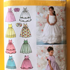 SIMPLICITY 3943 Flickklänning Oklippt Storlek 3 4 5 6 År (bröstvidd 56 cm/22"-64 cm/25") Brudtärnefest Blomsterflicka - Mönster för klädsömnad