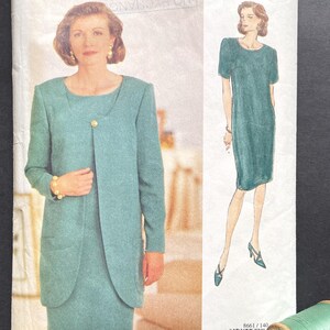Könnte beinhalten: Ein Schnittmuster für ein Kleid und eine Jacke. Das Schnittmuster ist für die Größen 14-16-18. Das Schnittmuster ist von Vogue Woman und die Schnittmuster-Nummer ist 8661.