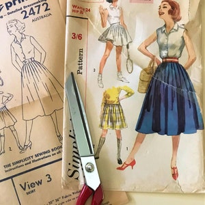SIMPLICITY 2472 (GB) 1950-tals sällsynt vintage "Enkel att sy kjol" - Mönster för klädsömnad Storlek Petite (Midja 61 cm / 24 tum)