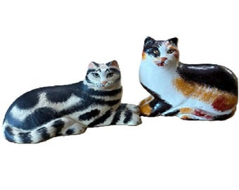 Vintage Hand Painted Folk Art Cat Figurines Pair 1989 Tabby & Calico Ceramic Cats