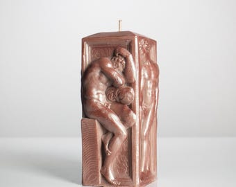 男性像彫刻柱キャンドル - ゴールデンブロンズ