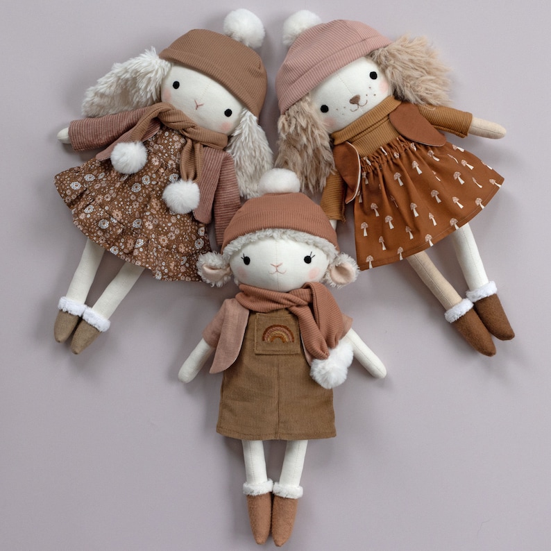 Patron de couture PDF pour vêtements de poupée Winter Essentials réalisez un chapeau, une écharpe, une veste, un gilet et des chaussures pour une poupée Studio Seren en peluche image 6
