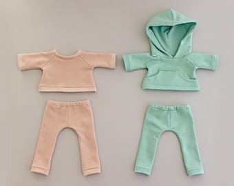 Modello di cucito PDF per abiti da bambola Loungewear - crea una felpa con cappuccio / felpa (maglione) / pantaloni della tuta (jogger) per le bambole Studio Seren