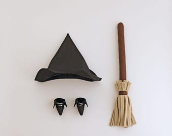Patrón de costura en PDF para ropa de muñeca bruja - Patrón de sombrero, botas y escoba de bruja para muñecas Studio Seren (Halloween)