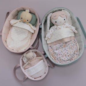 Patrón de cama para muñecas de peluche Studio Seren: patrón de costura en PDF para hacer una cuna/cuna/cesta para muñecas