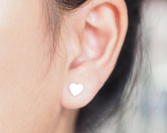 6 mm Heart stud Earrings, Minimalist earrings, Silver Heart earrings, Dainty Heart Jewelry / SK192