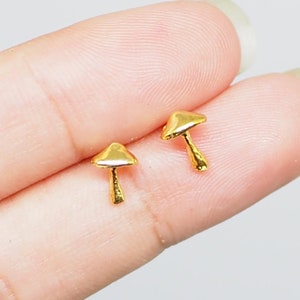 Gold plated Mushroom Earrings, Tiny Mushroom stud, Minimalist Earring, Dainty Earrings, Wonderland earrings / SD317