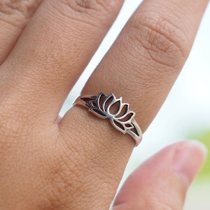 Taille de bague délicate lotus en argent sterling, bague fleur bohème, cadeau d'amant de yoga pour maman médiation / HR39