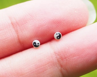 Black and Clear YING YANG on 12MM Multi Preciosa Crystal Stone HEART Ball Belly jewelry Black and Clear YING YANG on 12MM Multi Preciosa Crystal Stone HEART Ball Belly jewelry