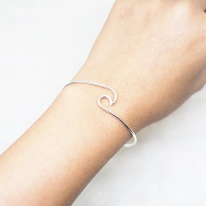 Sterling silver Wave Bracelet, Adjustable Wave Bangle, Minimalist Bracelet, Christmas gift / BR28