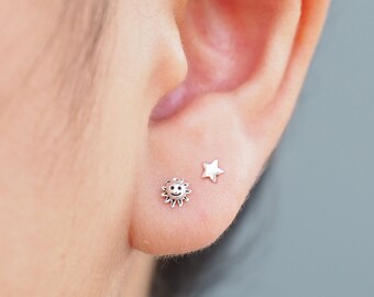 A Pair of Tiny Sun and star Earrings, Mismatch earrings, Celestial jewelry, Tiny stud earrings / SD369-370