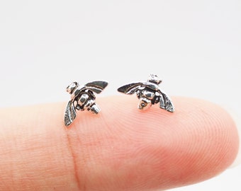 Piccoli orecchini a forma di ape, orecchini di insetti ape in argento sterling, regalo per gli amanti delle api, regalo per lei / SK319