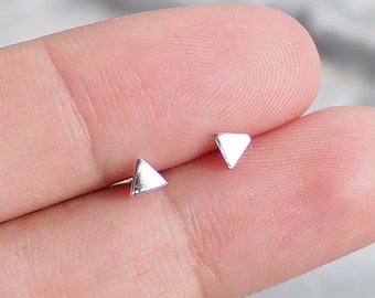 4 mm Tiny Triangle stud Earrings, Minimal studs, dainty earrings, Simple everyday Earrings / SK41