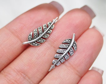 Sterling silver Fern Leaf Earrings, Small Leaf ear climber, Plant Botanical earrings, Ear Crawler, Ear sweep / EE43