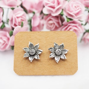 Vintage Sunflower stud Earrings Sterling silver Flower earrings Gift for mom /SK245