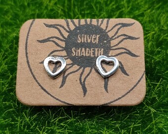 Cute Heart Earrings, Sterling silver Heart cartilage studs, tiny stud earrings, Minimalist stud / SD386
