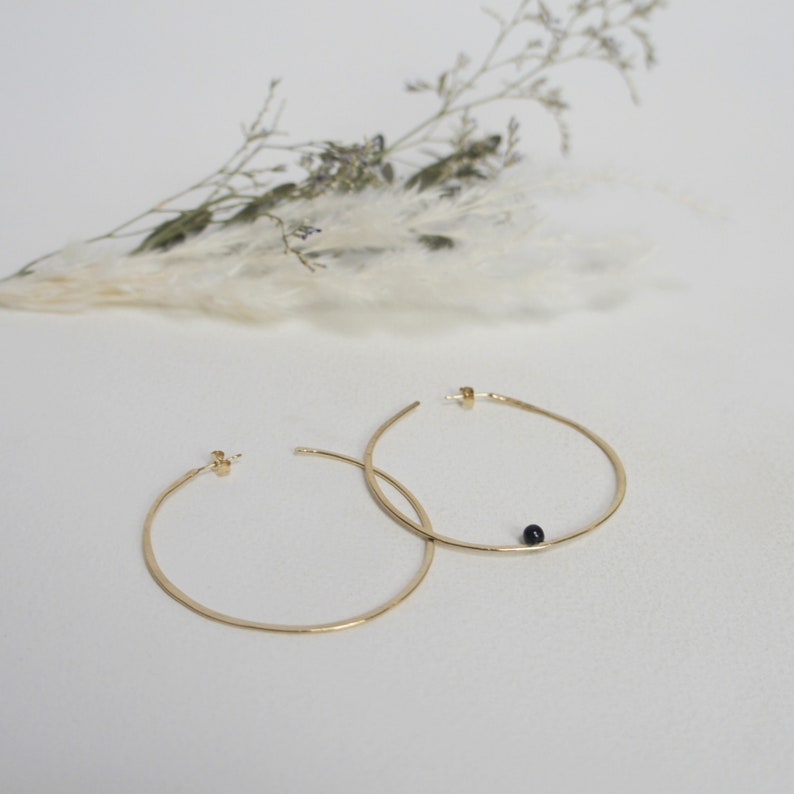 MEBAE earrings handmade in France minimalist creoles hammered in gold-plated brass and fine stone pearl