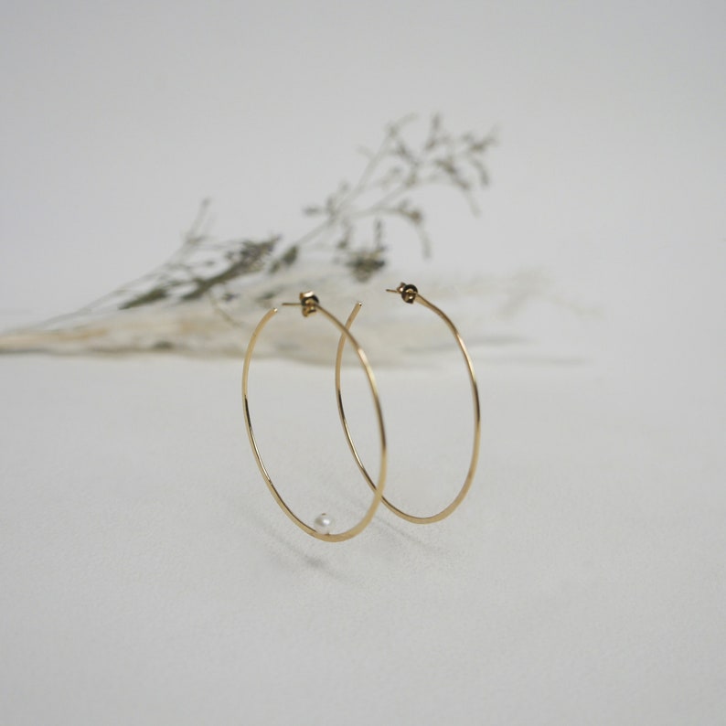 MEBAE earrings handmade in France minimalist creoles hammered in gold-plated brass and fine stone pearl