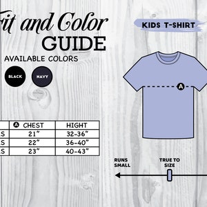 Puede incluir: Tabla de tallas de camiseta para ni&ntilde;os con medidas en pulgadas. La tabla muestra las medidas de pecho y altura para las tallas 2, 4 y 6 a&ntilde;os. La tabla tambi&eacute;n incluye un gr&aacute;fico de una camiseta azul claro y una escala que muestra c&oacute;mo la camiseta talla.