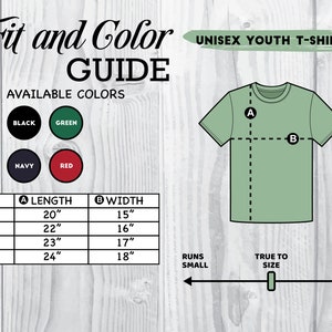 Puede incluir: Tabla de tallas de camiseta para j&oacute;venes unisex con medidas en pulgadas. La tabla muestra la longitud y el ancho de la camiseta en las tallas S, M, L y XL. Los colores disponibles son negro, verde, azul marino y rojo. La tabla tambi&eacute;n muestra un gr&aacute;fico de una camiseta con las medidas etiquetadas.
