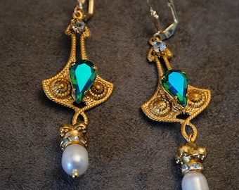 Earrings with natural pearls and glass