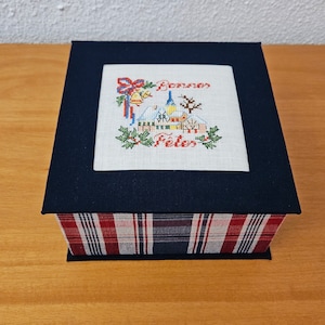 boite noel cartonnage point de croix brodé au point de croix, point compte, idée cadeau, fait main