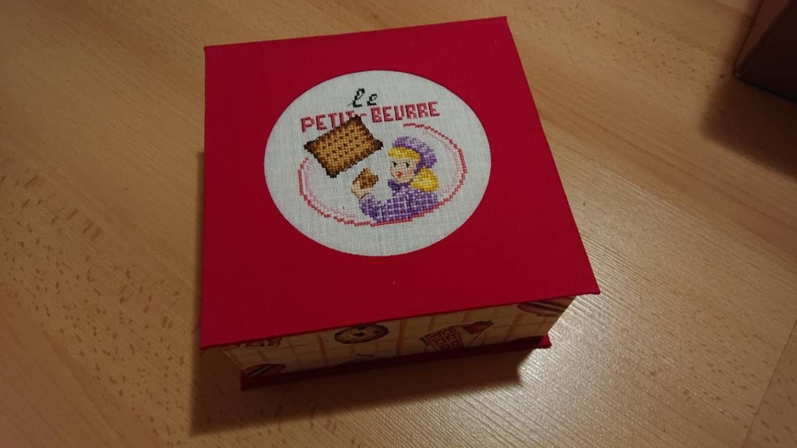 Boite Le Petit Beurre Cartonnage Point de Croix Broderie