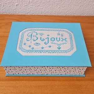 boite bijoux cartonnage point de croix brodé au point de croix, point compte, idée cadeau, fait main