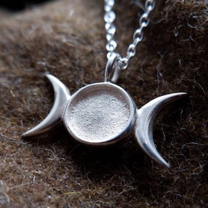 Triple moon or goddess symbol pendant in silver